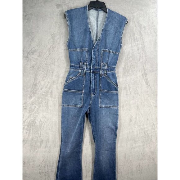 New Free People CRVY Hyde Park Jumpsuit Size 6 V-neck Flare Leg Denim Jumpsuit - Picture 3 of 8